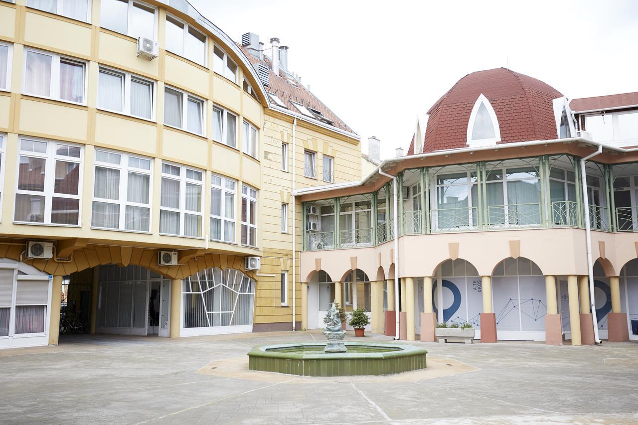 Premium Home Pécs Eksteriør bilde