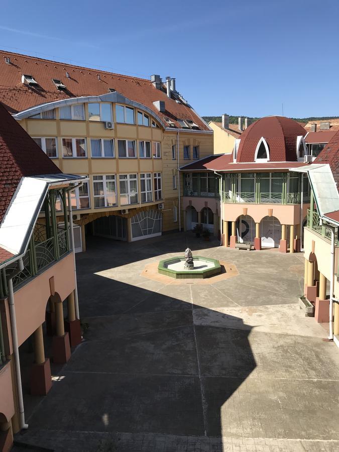 Premium Home Pécs Eksteriør bilde